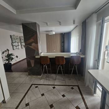 Продается Многокомнатная квартира, 146,9 м²