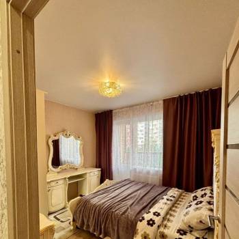 Продается 1-комнатная квартира, 37 м²