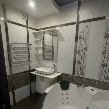 Сдается 1-комнатная квартира, 61 м²
