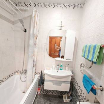 Продается 1-комнатная квартира, 42 м²