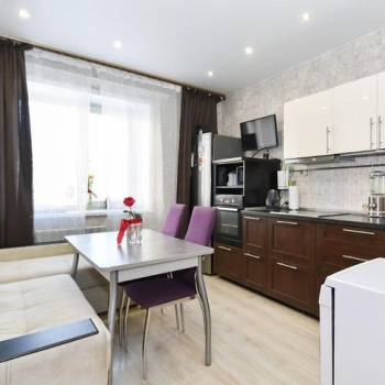 Продается 1-комнатная квартира, 42 м²