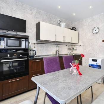 Продается 1-комнатная квартира, 42 м²