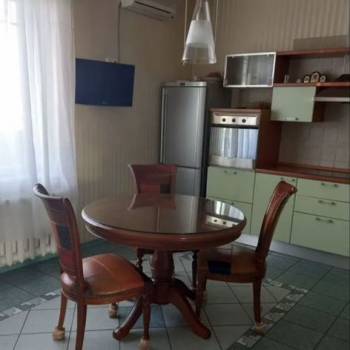 Продается 2-х комнатная квартира, 110 м²