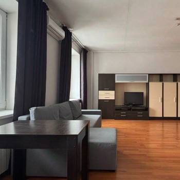 Сдается 1-комнатная квартира, 64 м²