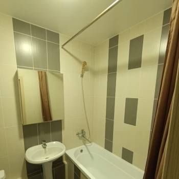 Продается 1-комнатная квартира, 42 м²