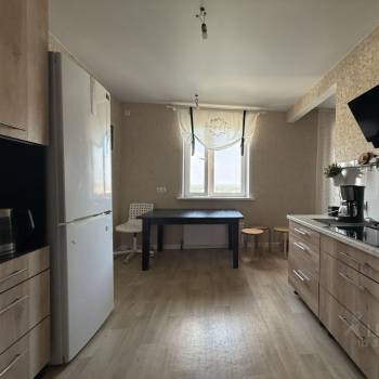 Продается Многокомнатная квартира, 91,4 м²