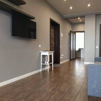 Продается 1-комнатная квартира, 76 м²