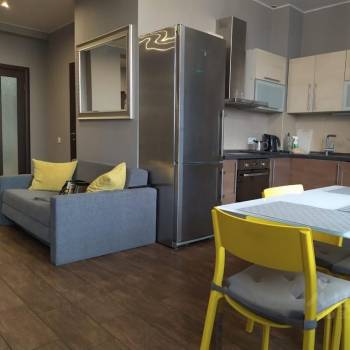Продается 1-комнатная квартира, 76 м²