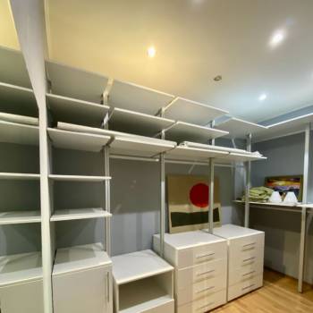 Продается 1-комнатная квартира, 76 м²