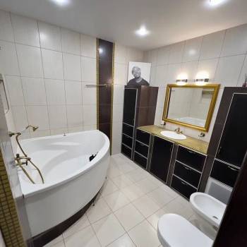 Сдается 2-х комнатная квартира, 90 м²