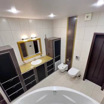 Сдается 2-х комнатная квартира, 90 м²