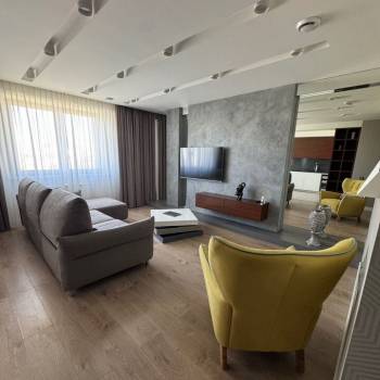Продается 2-х комнатная квартира, 77,6 м²