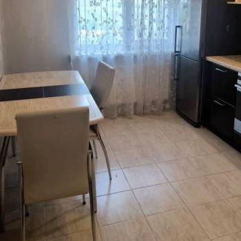 Сдается 2-х комнатная квартира, 60 м²