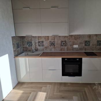 Продается 1-комнатная квартира, 57 м²
