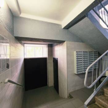 Продается Многокомнатная квартира, 79,6 м²