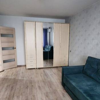 Сдается 1-комнатная квартира, 42 м²
