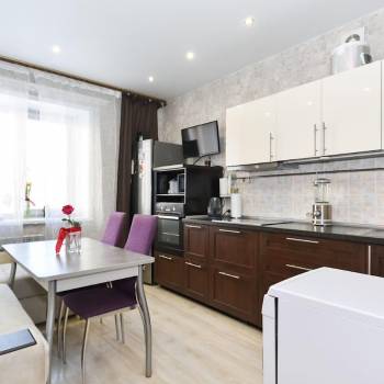 Продается 1-комнатная квартира, 42 м²