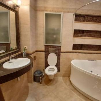 Сдается 2-х комнатная квартира, 93 м²