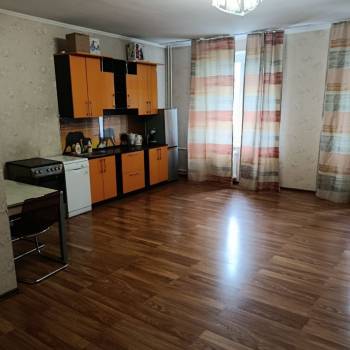 Сдается 1-комнатная квартира, 81,2 м²