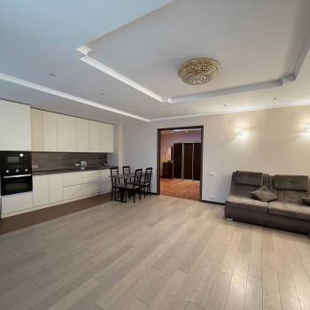 Сдается 2-х комнатная квартира, 90 м²