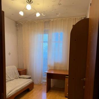 Продается Многокомнатная квартира, 77 м²