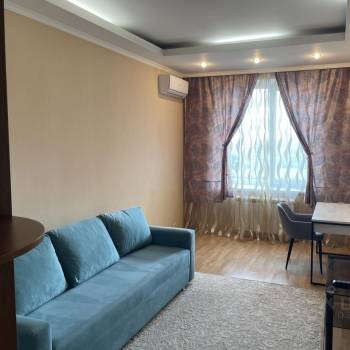 Сдается 2-х комнатная квартира, 79 м²