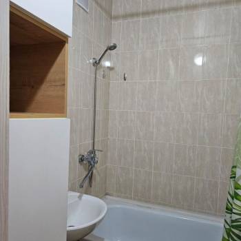 Сдается 1-комнатная квартира, 63 м²