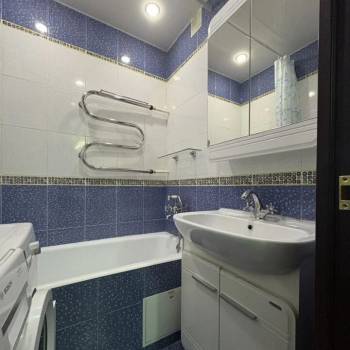 Продается Многокомнатная квартира, 70,6 м²