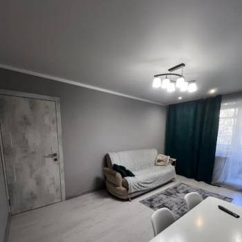Продается Многокомнатная квартира, 79,9 м²