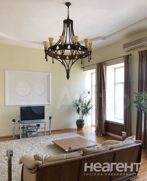 Продается Многокомнатная квартира, 180 м²