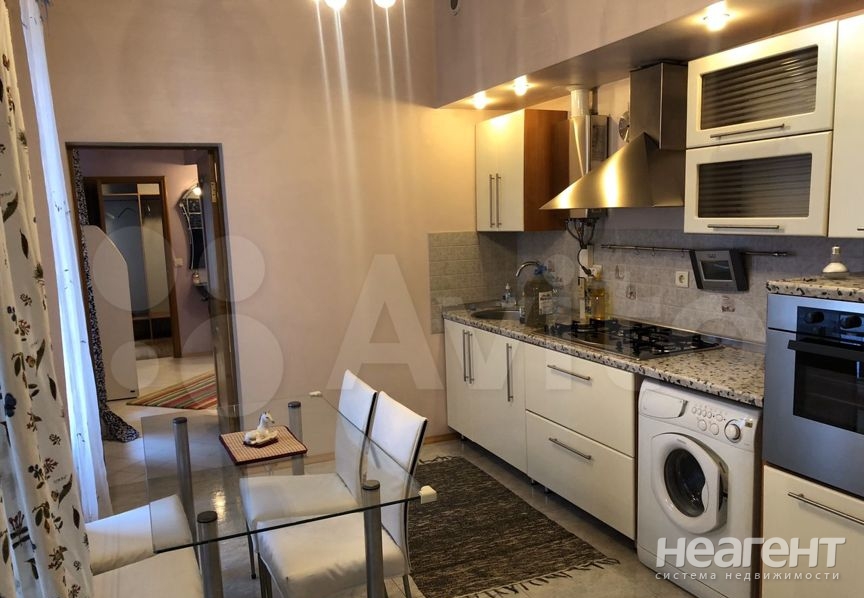 Продается Многокомнатная квартира, 180 м²