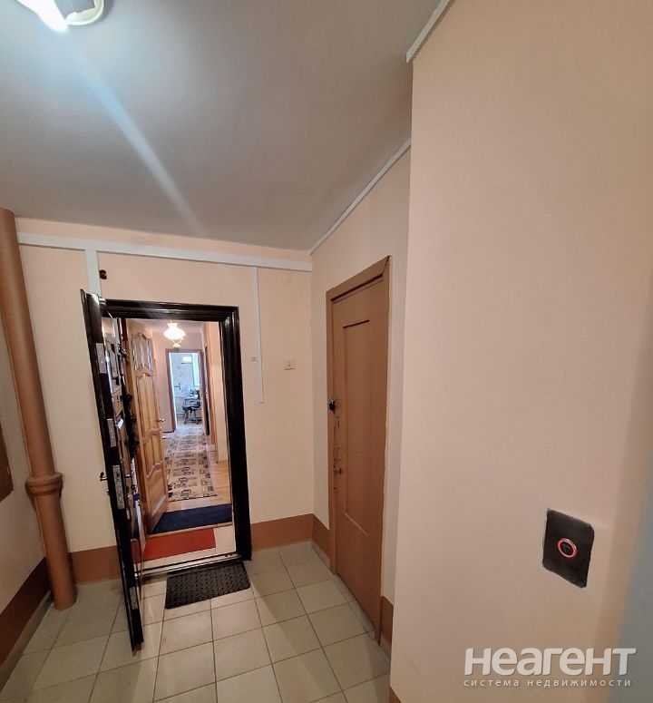 Продается Многокомнатная квартира, 100 м²