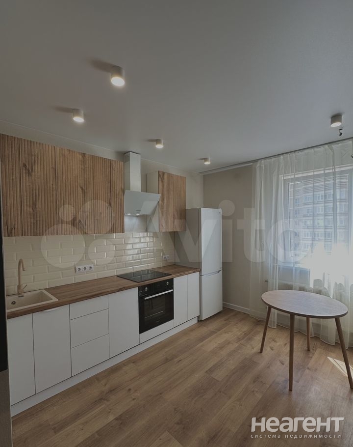 Продается 1-комнатная квартира, 37 м²