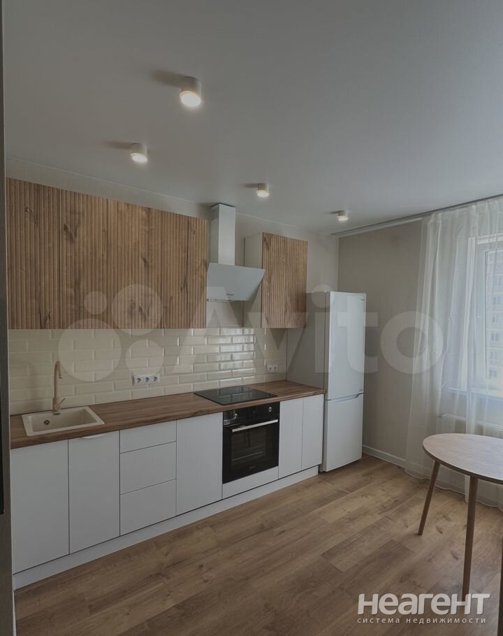 Продается 1-комнатная квартира, 37 м²