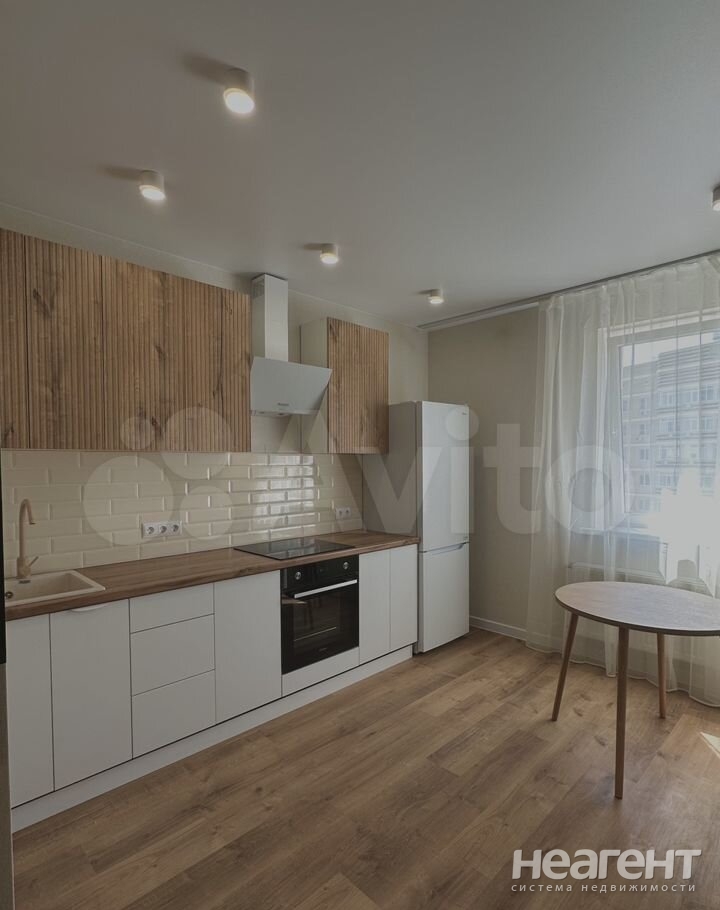 Продается 1-комнатная квартира, 37 м²