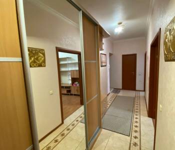 Продается 2-х комнатная квартира, 80 м²