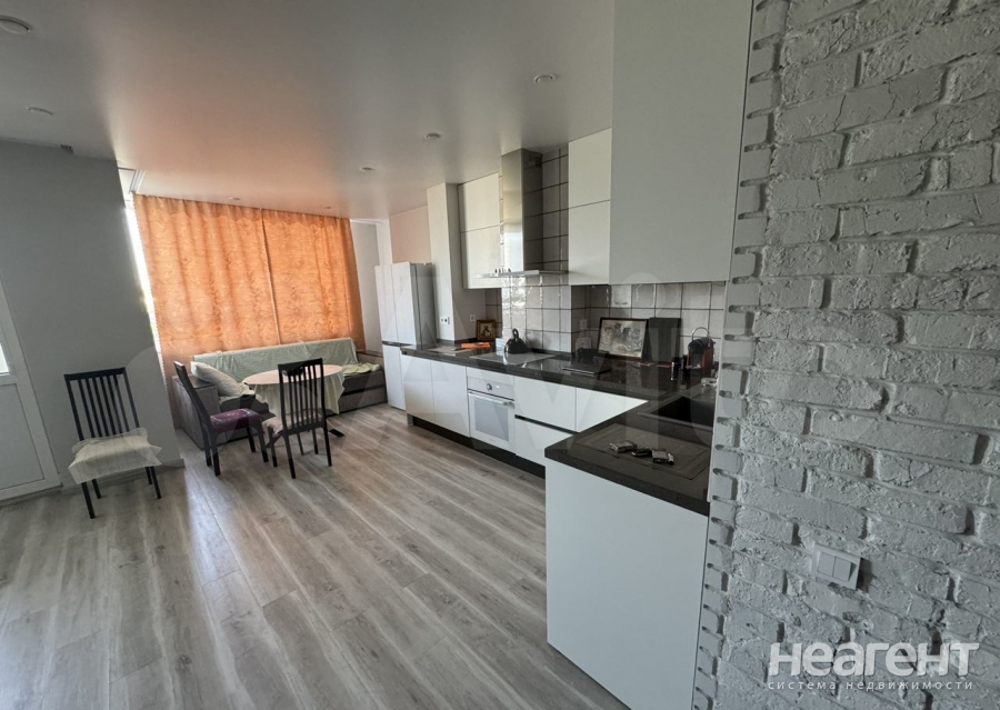 Продается 1-комнатная квартира, 55 м²