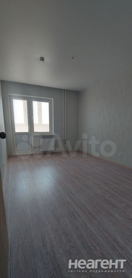 Продается 1-комнатная квартира, 37,3 м²