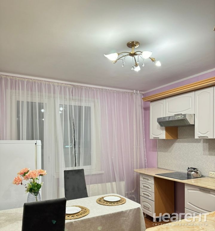 Сдается 1-комнатная квартира, 38 м²