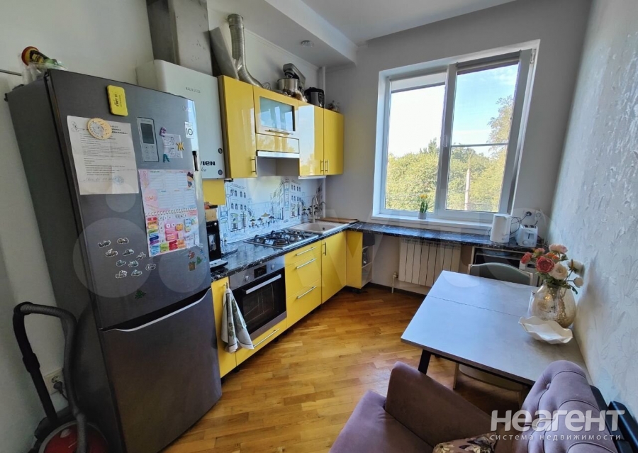 Продается 1-комнатная квартира, 35 м²