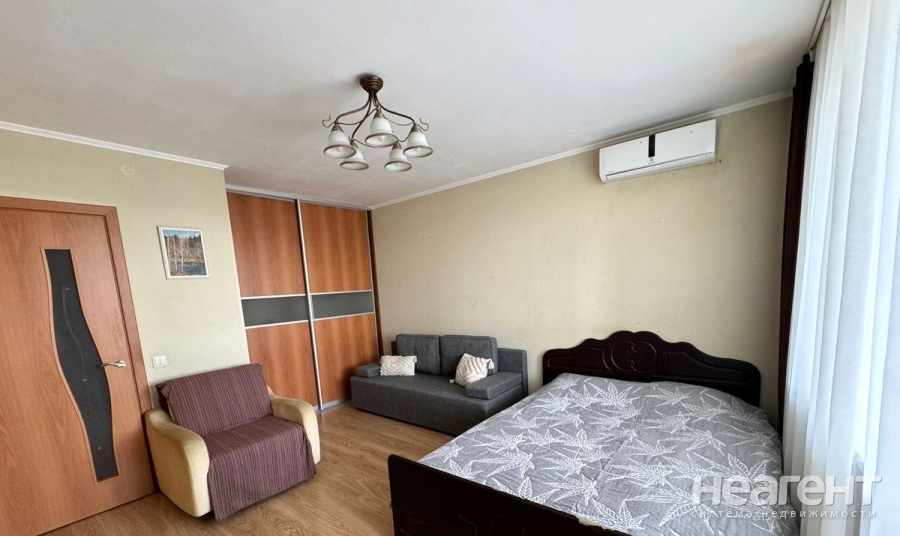 Продается 1-комнатная квартира, 40 м²