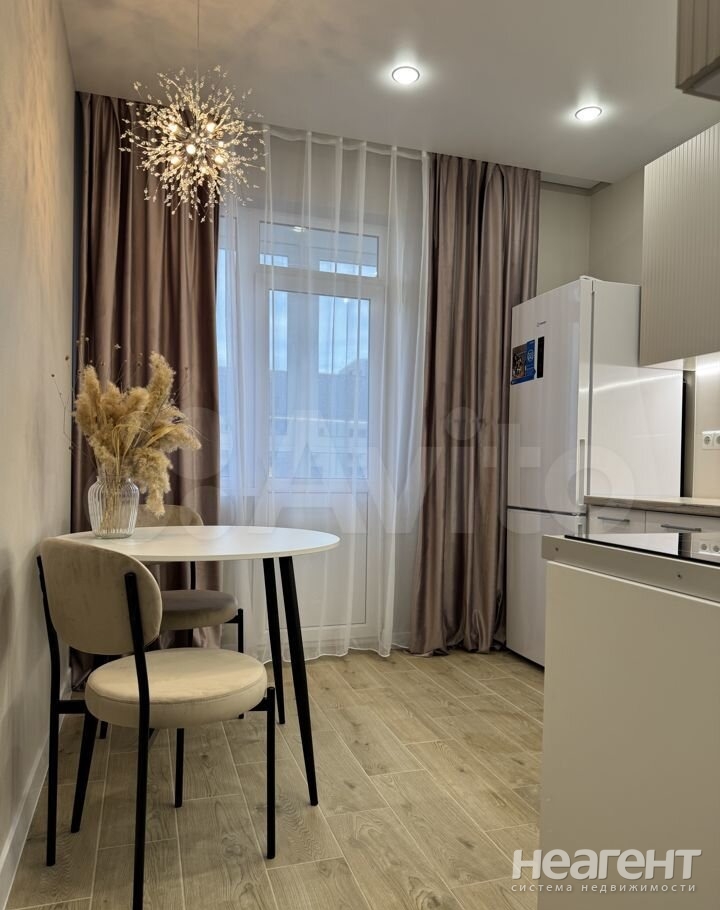 Продается 1-комнатная квартира, 36 м²