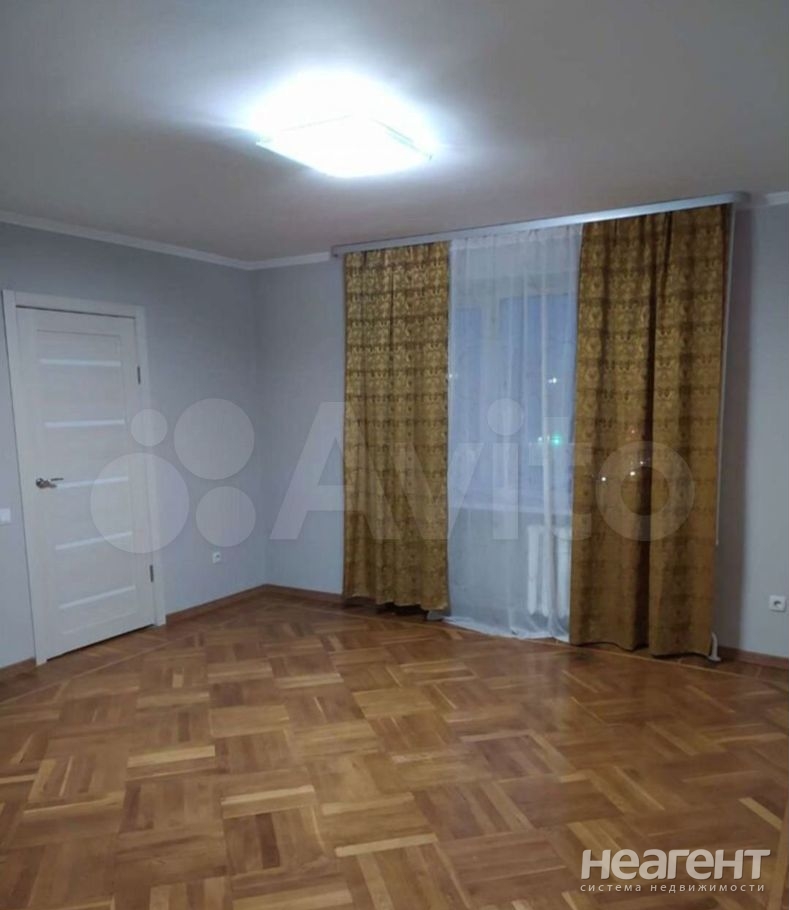 Продается Многокомнатная квартира, 64 м²