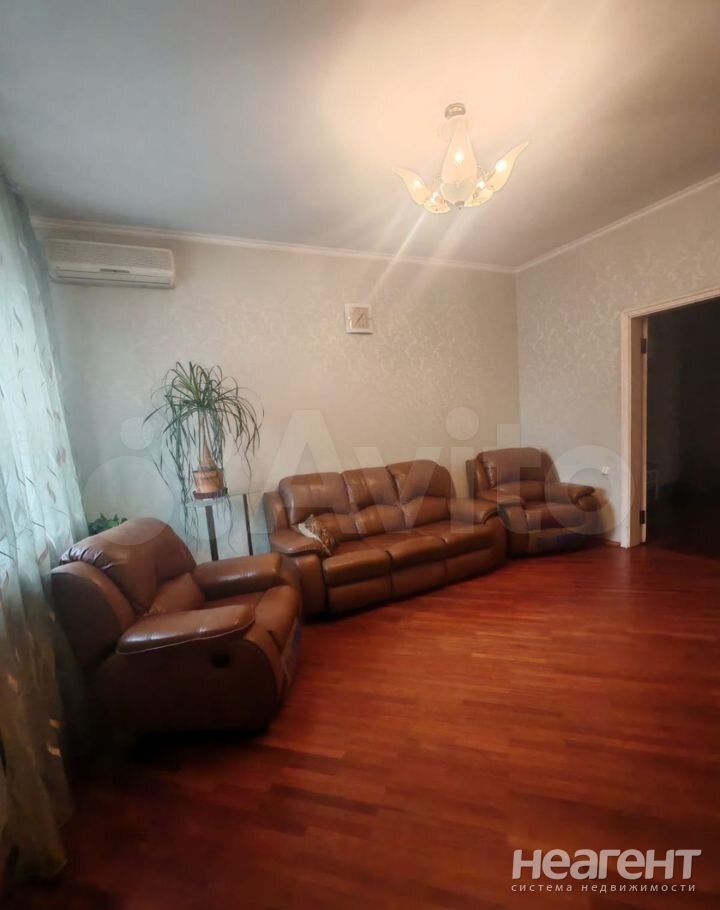 Продается Многокомнатная квартира, 110 м²