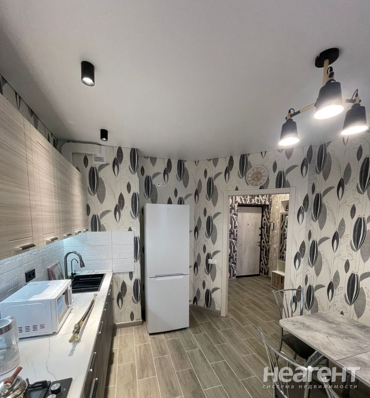 Продается 1-комнатная квартира, 42,8 м²