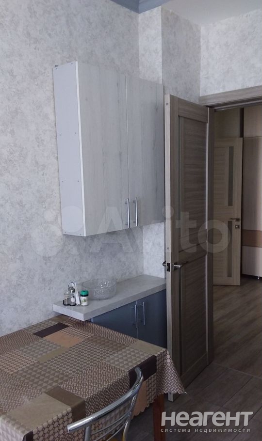 Продается 1-комнатная квартира, 43 м²