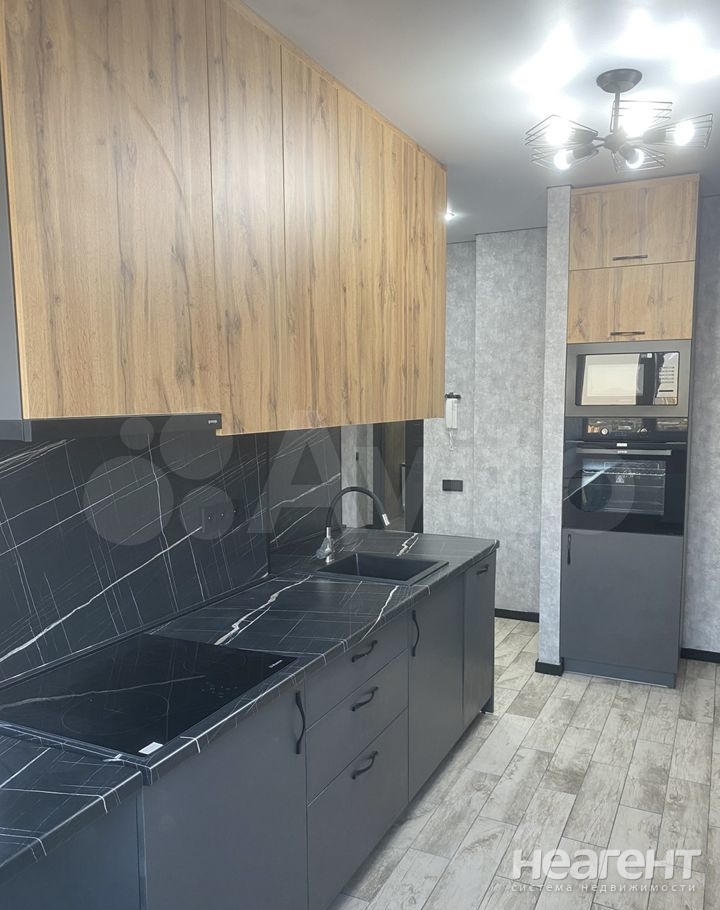 Продается 1-комнатная квартира, 37 м²