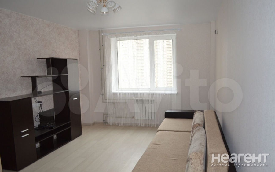 Сдается 1-комнатная квартира, 43 м²