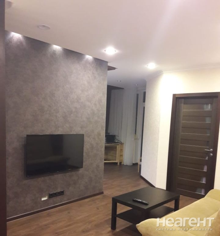 Сдается 2-х комнатная квартира, 75 м²