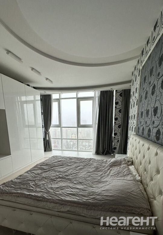 Продается 3-х комнатная квартира, 130 м²